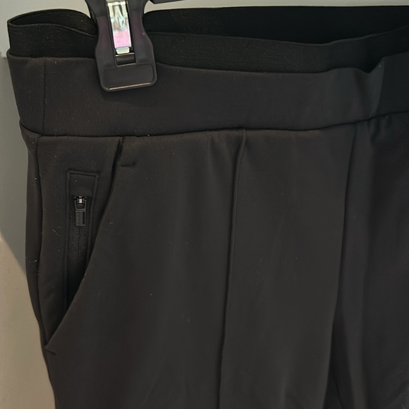 Athleta stretch material tapered pant - Picture 2 of 4